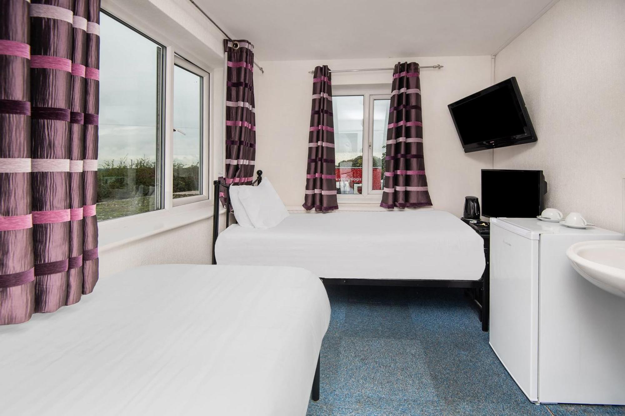 Chris'S Motel Стокенчерч Экстерьер фото