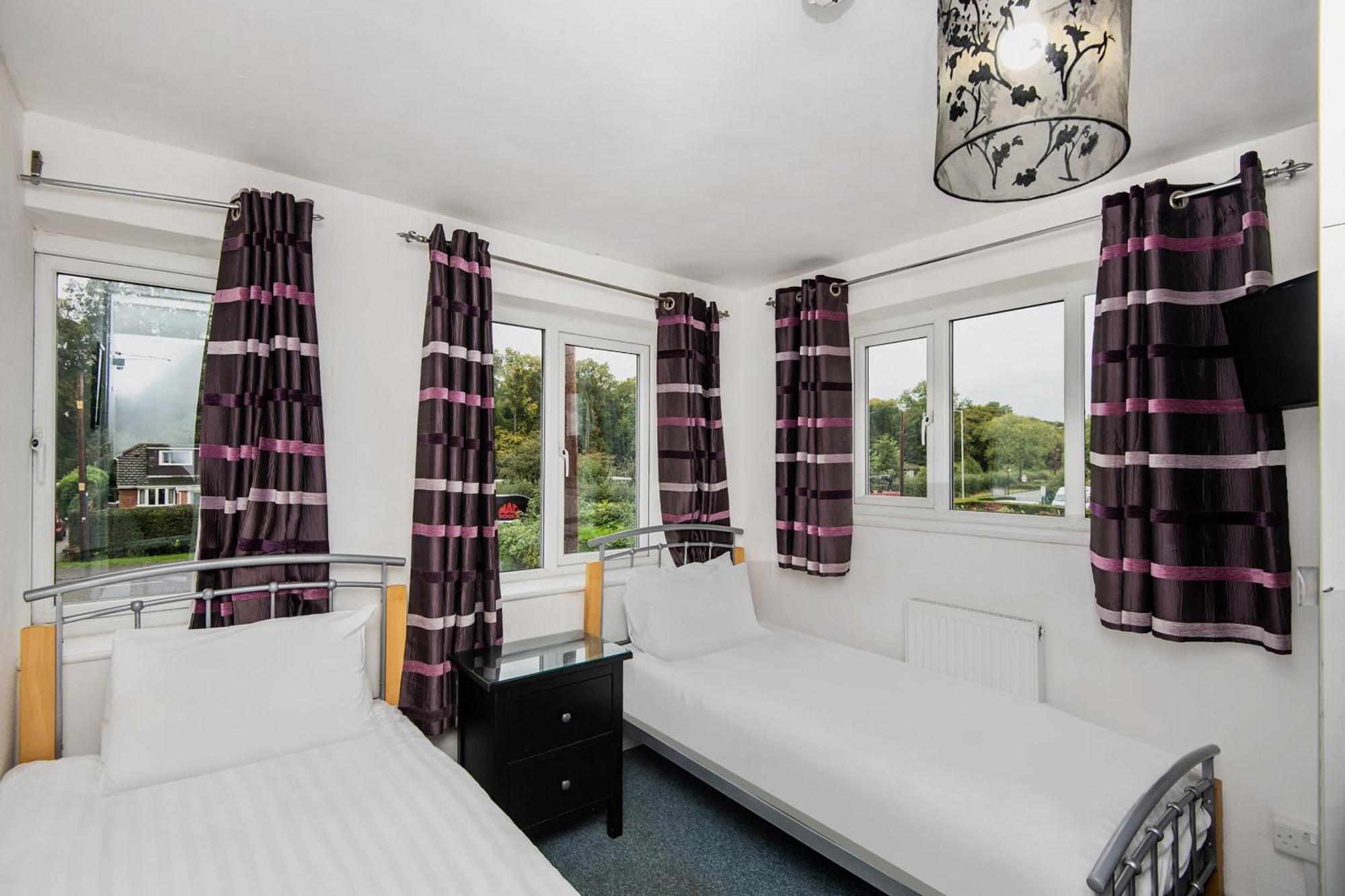Chris'S Motel Стокенчерч Экстерьер фото