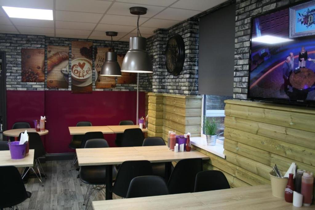 Chris'S Motel Стокенчерч Экстерьер фото