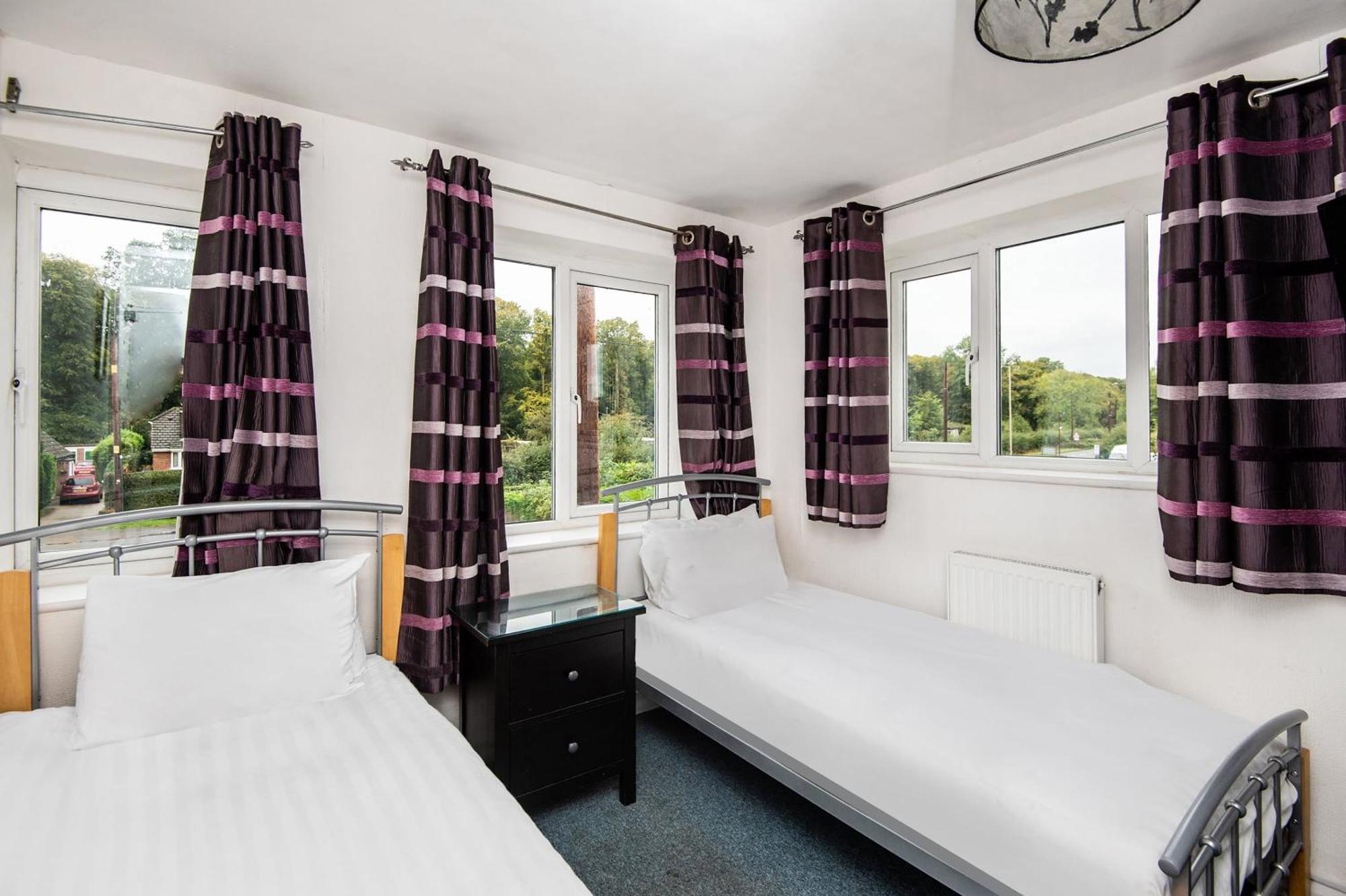 Chris'S Motel Стокенчерч Экстерьер фото