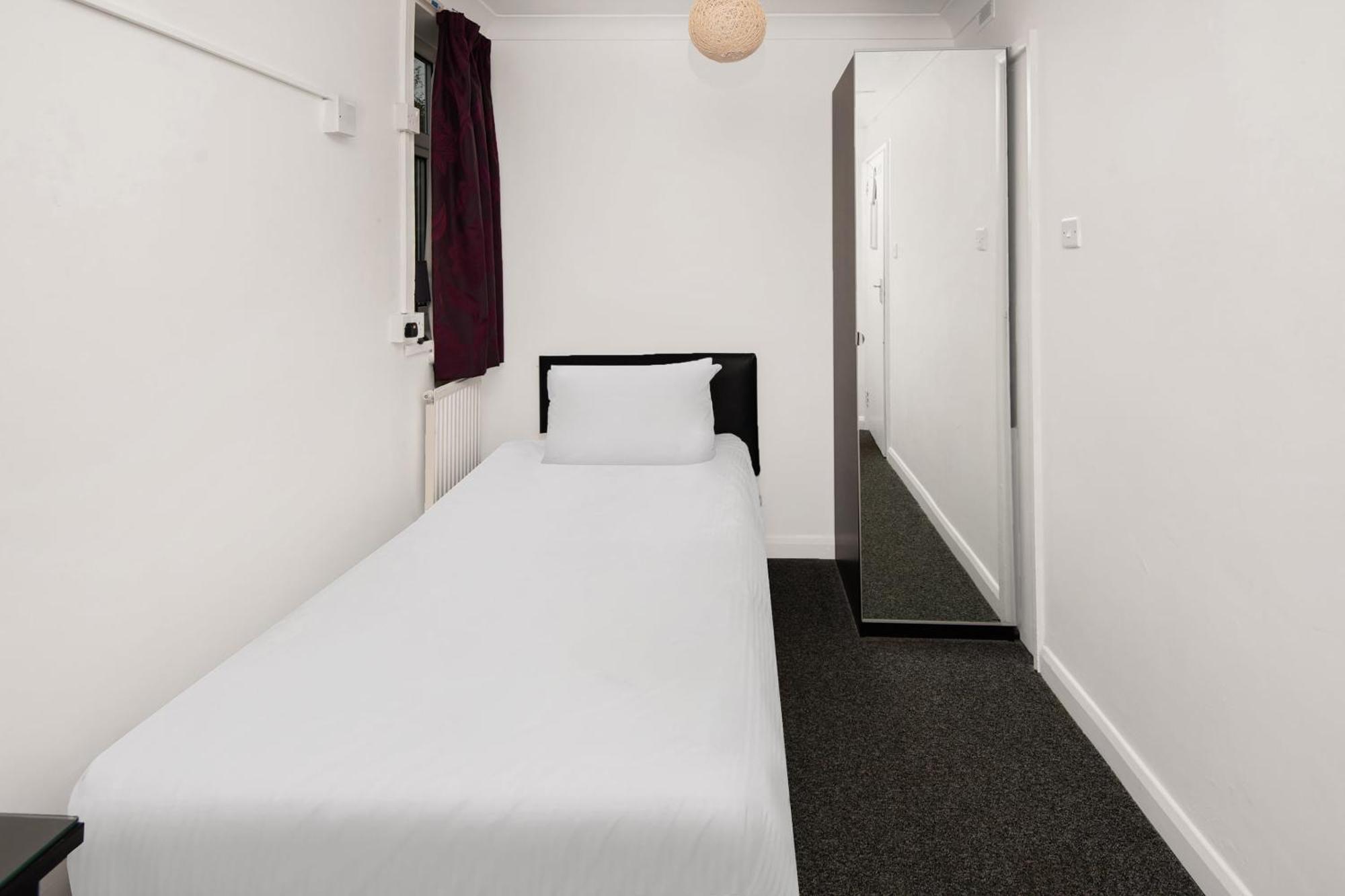 Chris'S Motel Стокенчерч Экстерьер фото