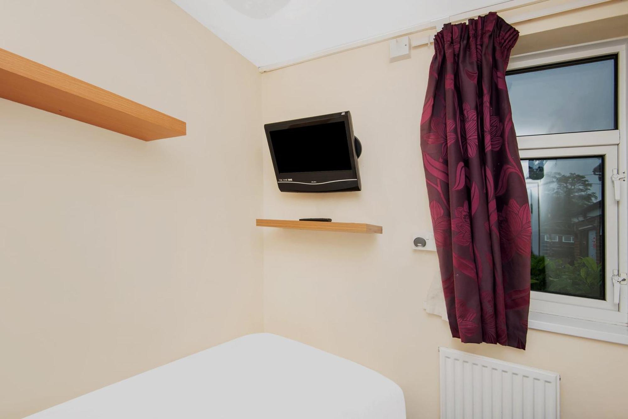 Chris'S Motel Стокенчерч Экстерьер фото
