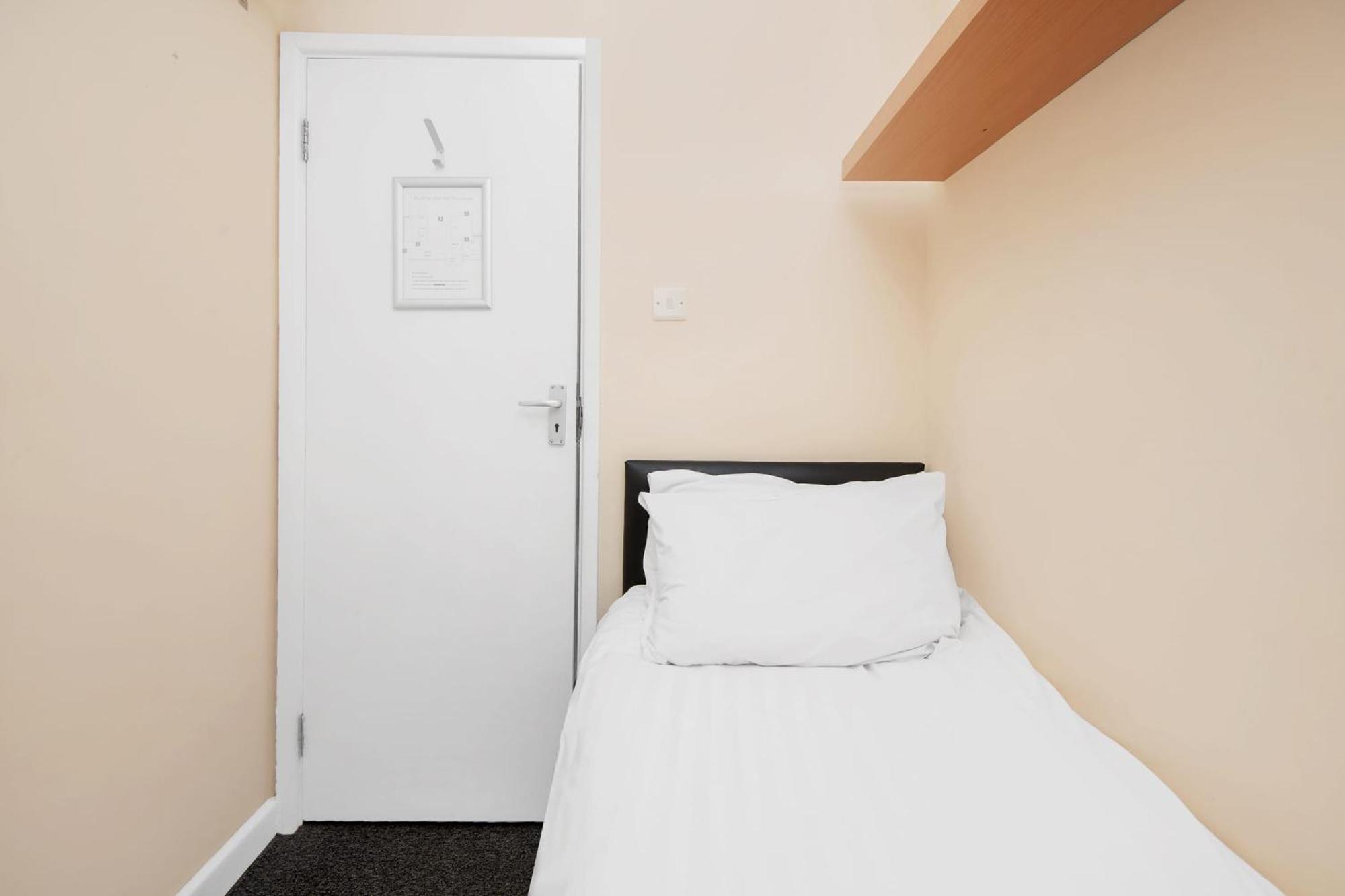 Chris'S Motel Стокенчерч Экстерьер фото