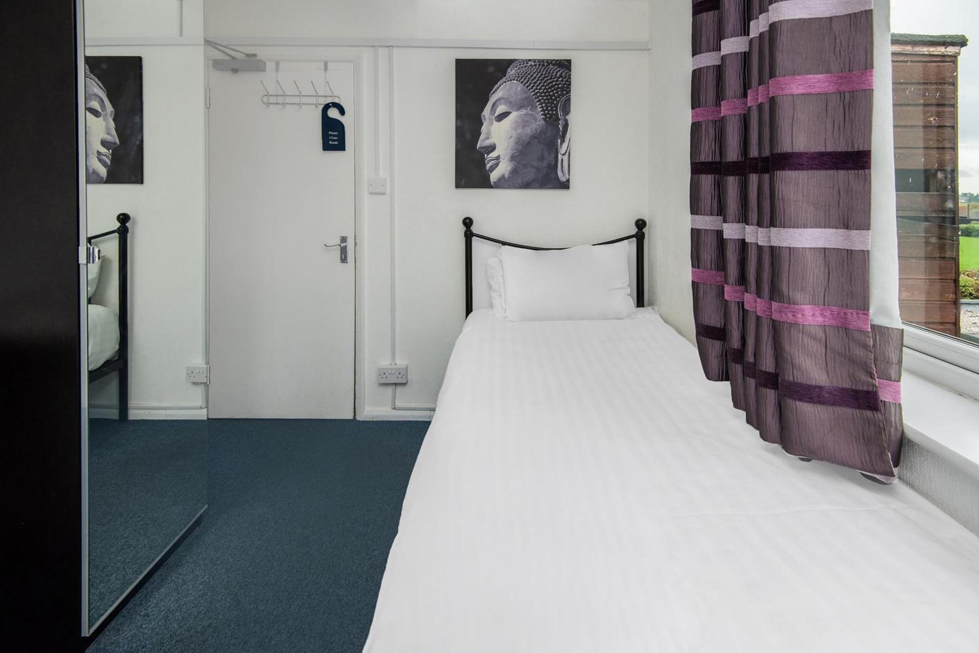 Chris'S Motel Стокенчерч Экстерьер фото