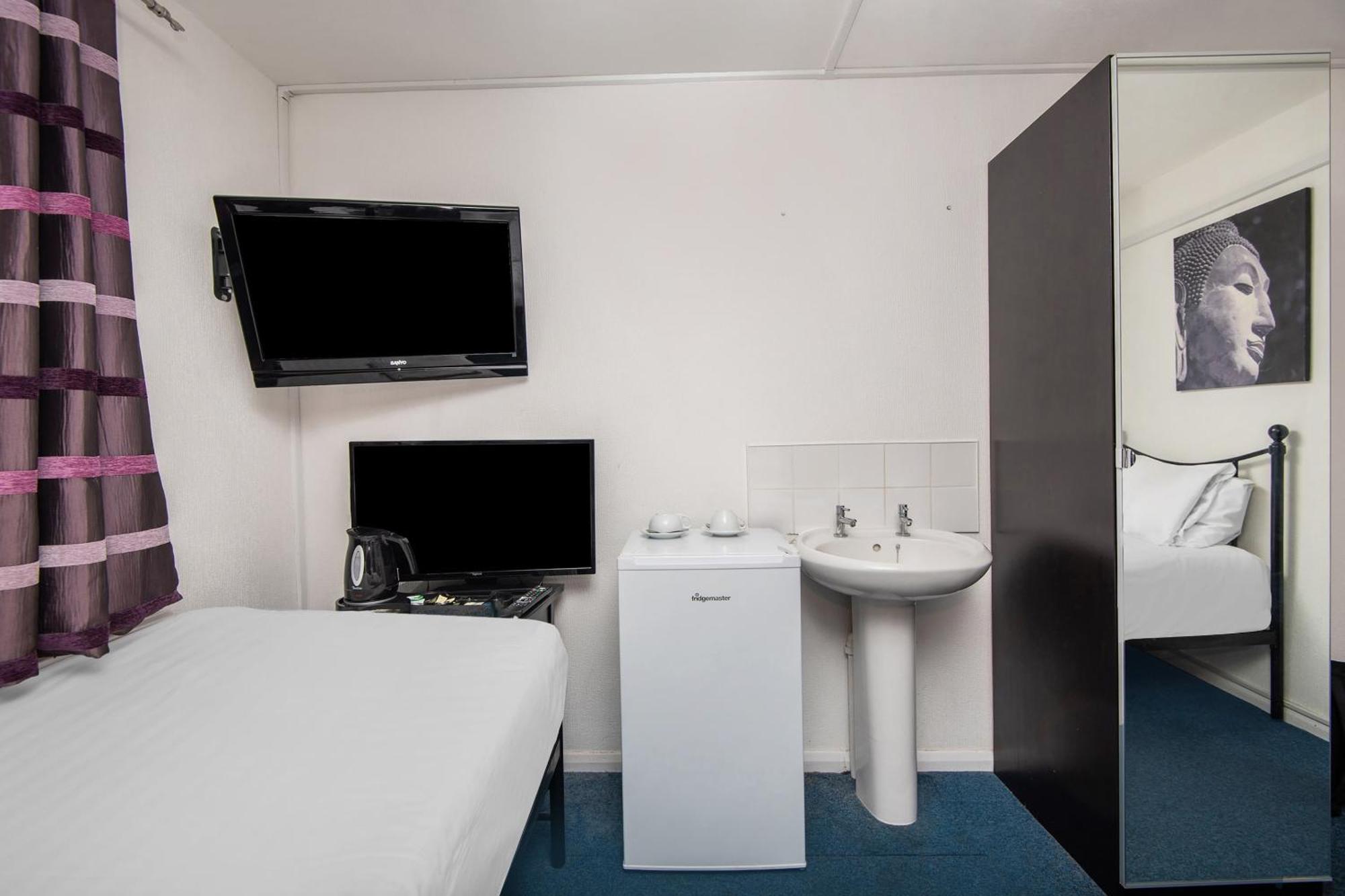 Chris'S Motel Стокенчерч Экстерьер фото