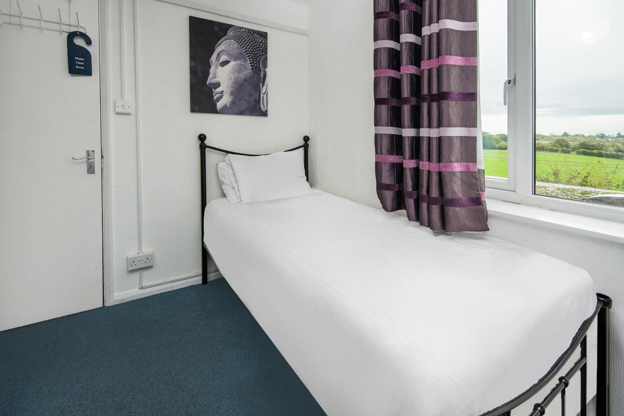 Chris'S Motel Стокенчерч Экстерьер фото