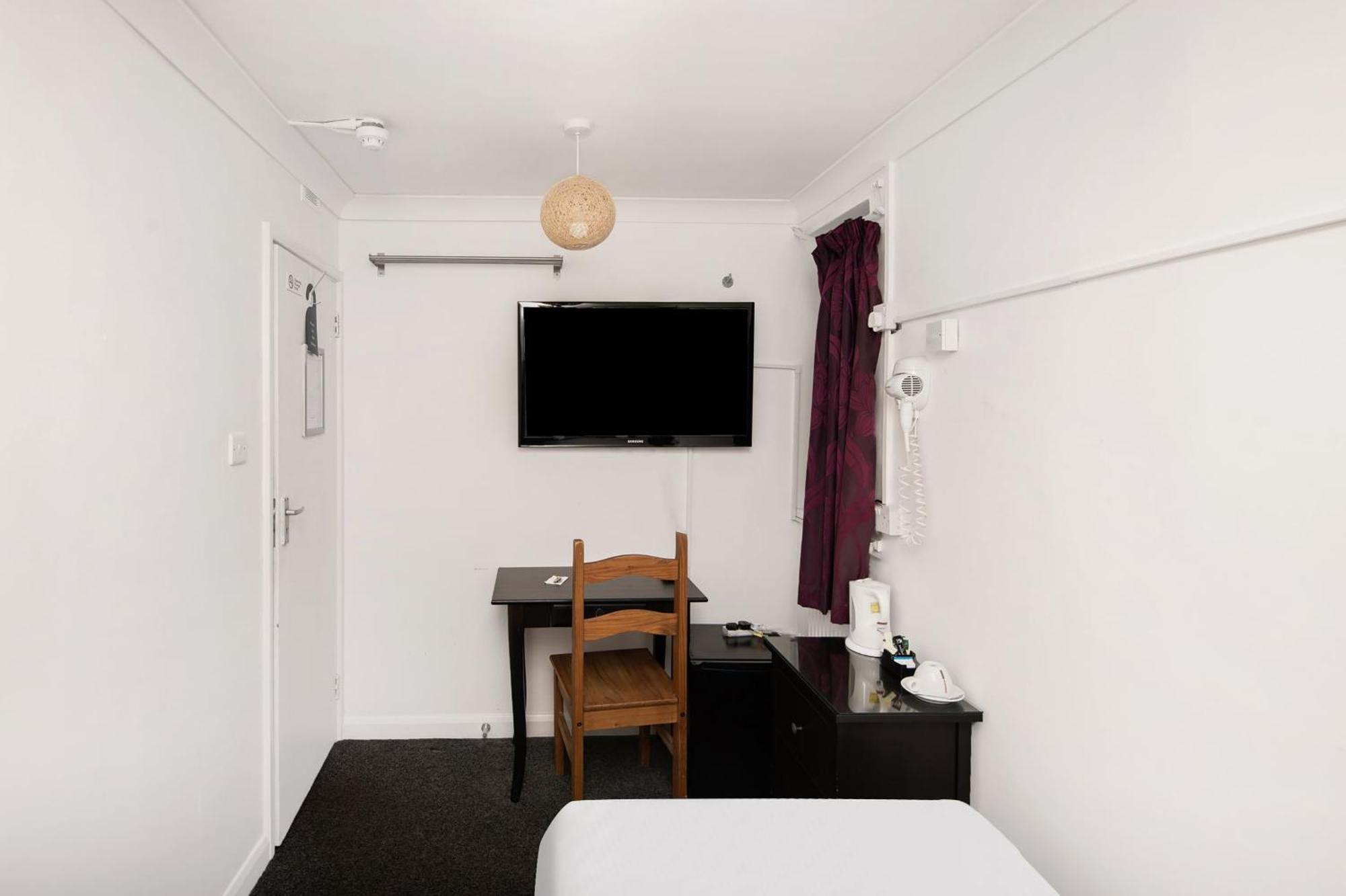 Chris'S Motel Стокенчерч Экстерьер фото
