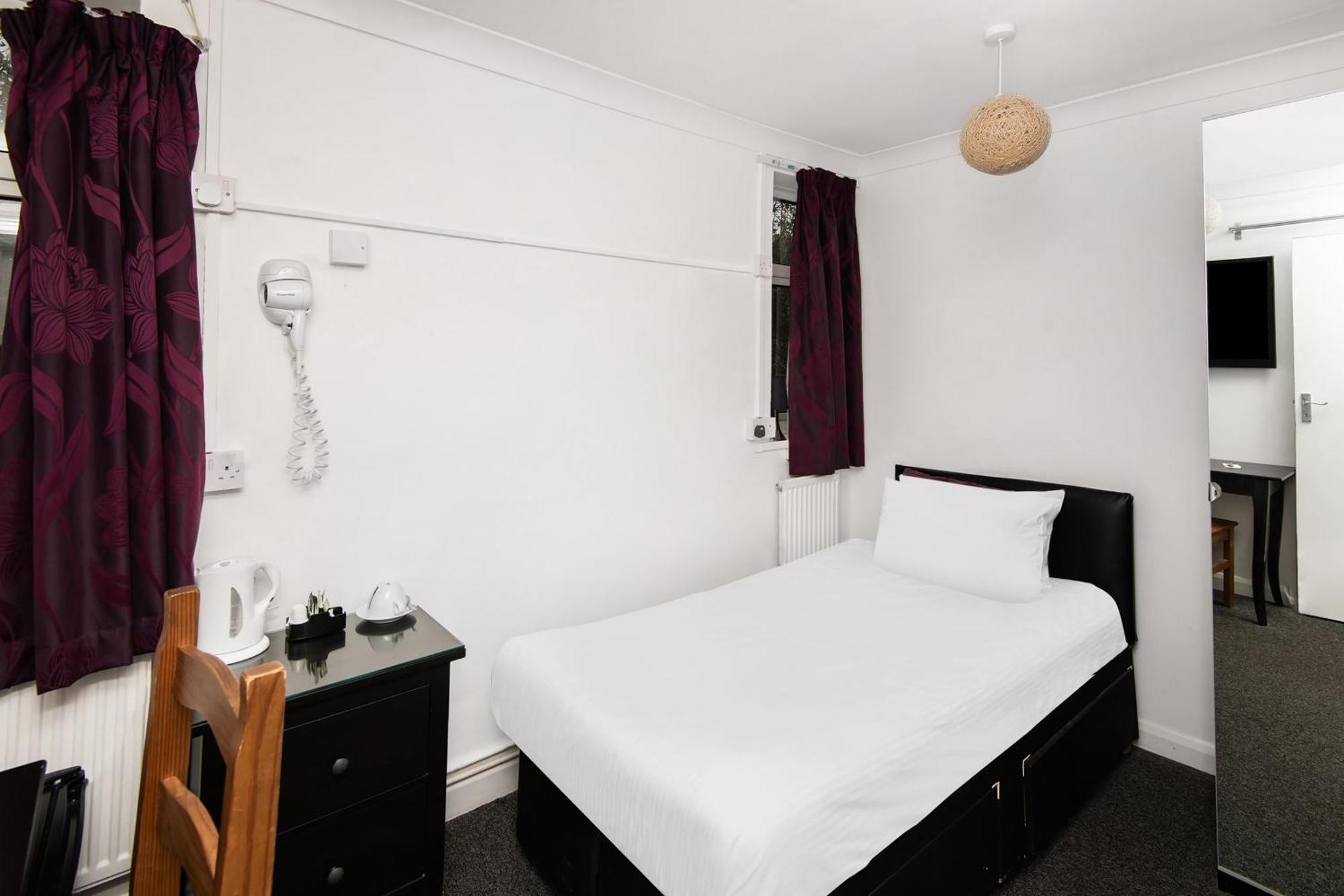 Chris'S Motel Стокенчерч Экстерьер фото
