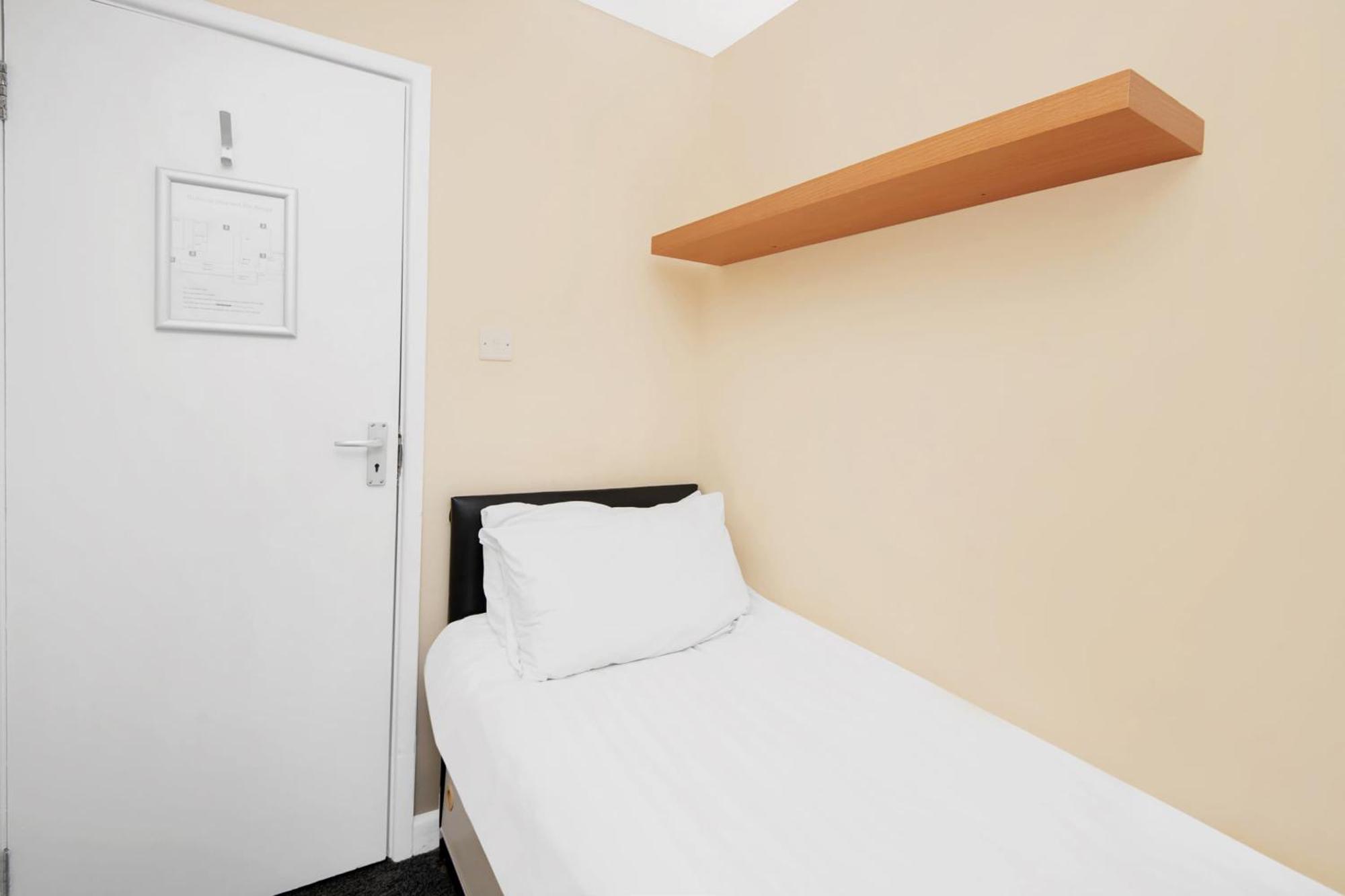 Chris'S Motel Стокенчерч Экстерьер фото