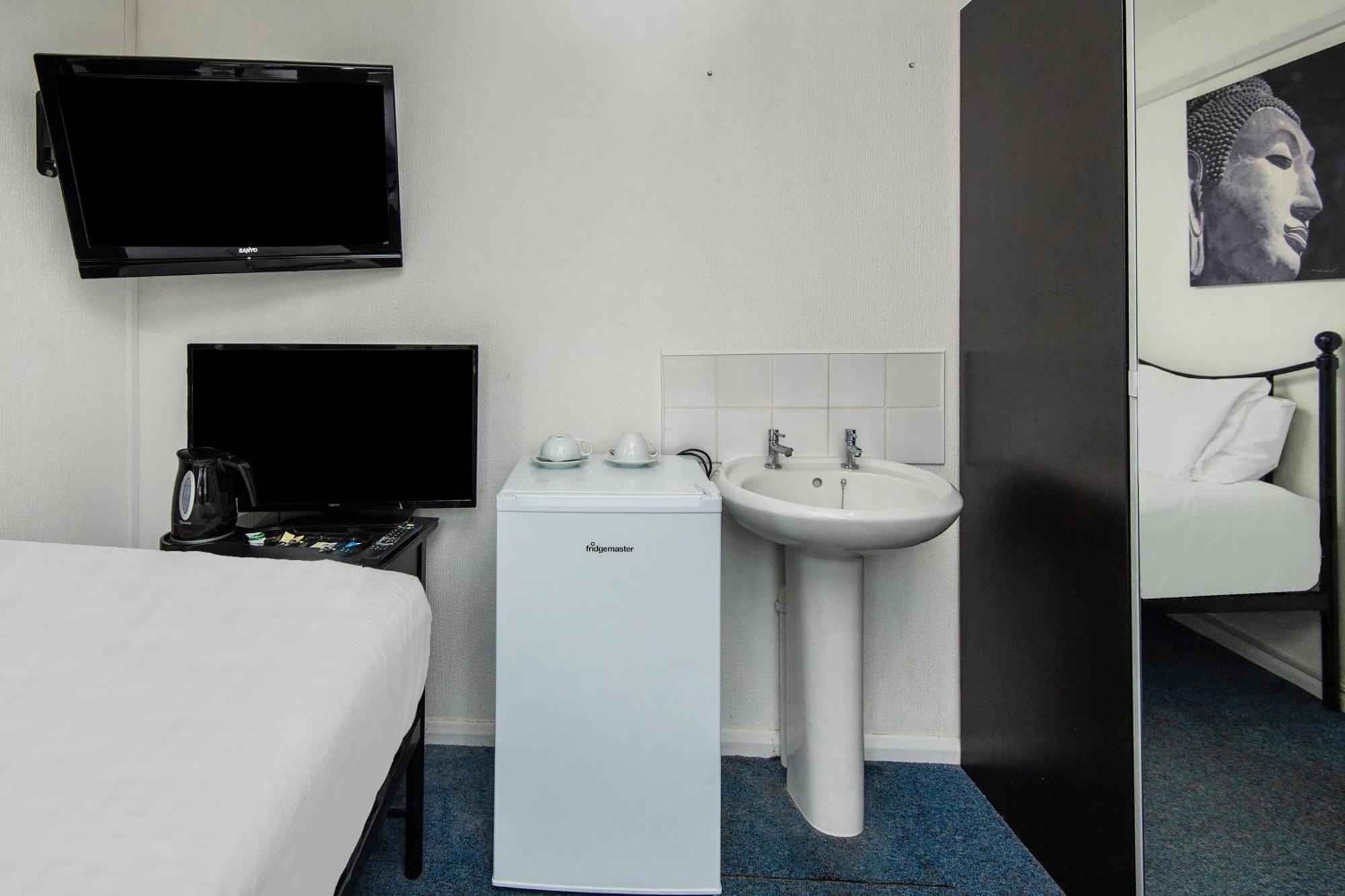 Chris'S Motel Стокенчерч Экстерьер фото