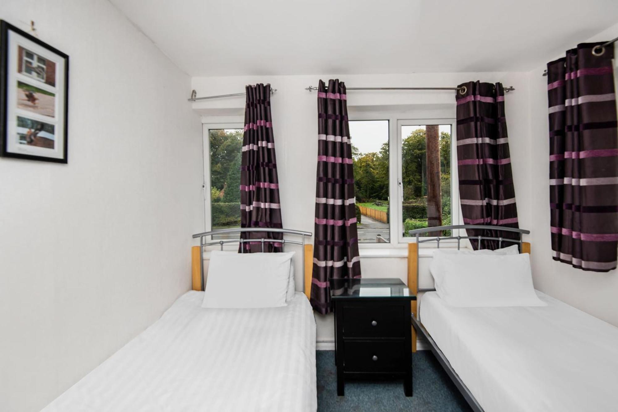 Chris'S Motel Стокенчерч Экстерьер фото