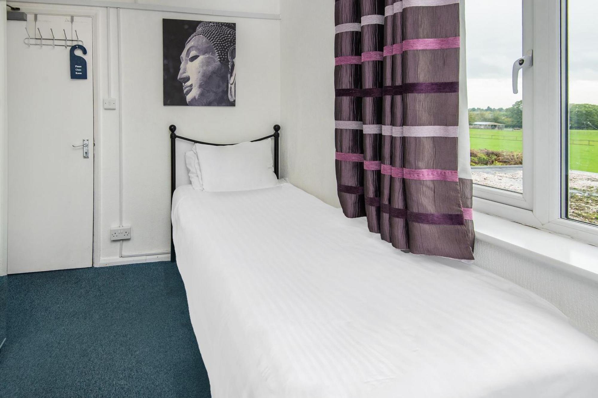 Chris'S Motel Стокенчерч Экстерьер фото