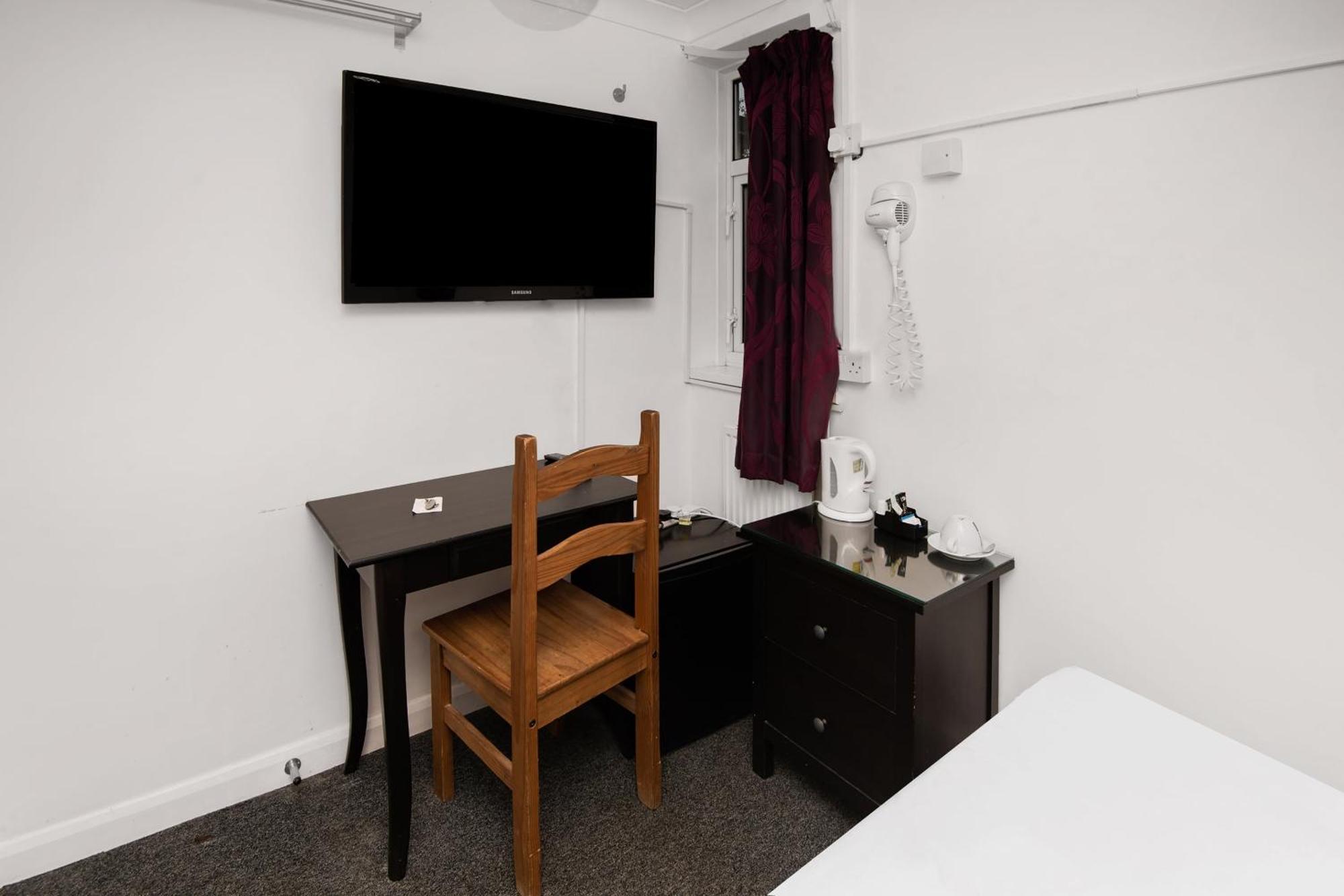 Chris'S Motel Стокенчерч Экстерьер фото