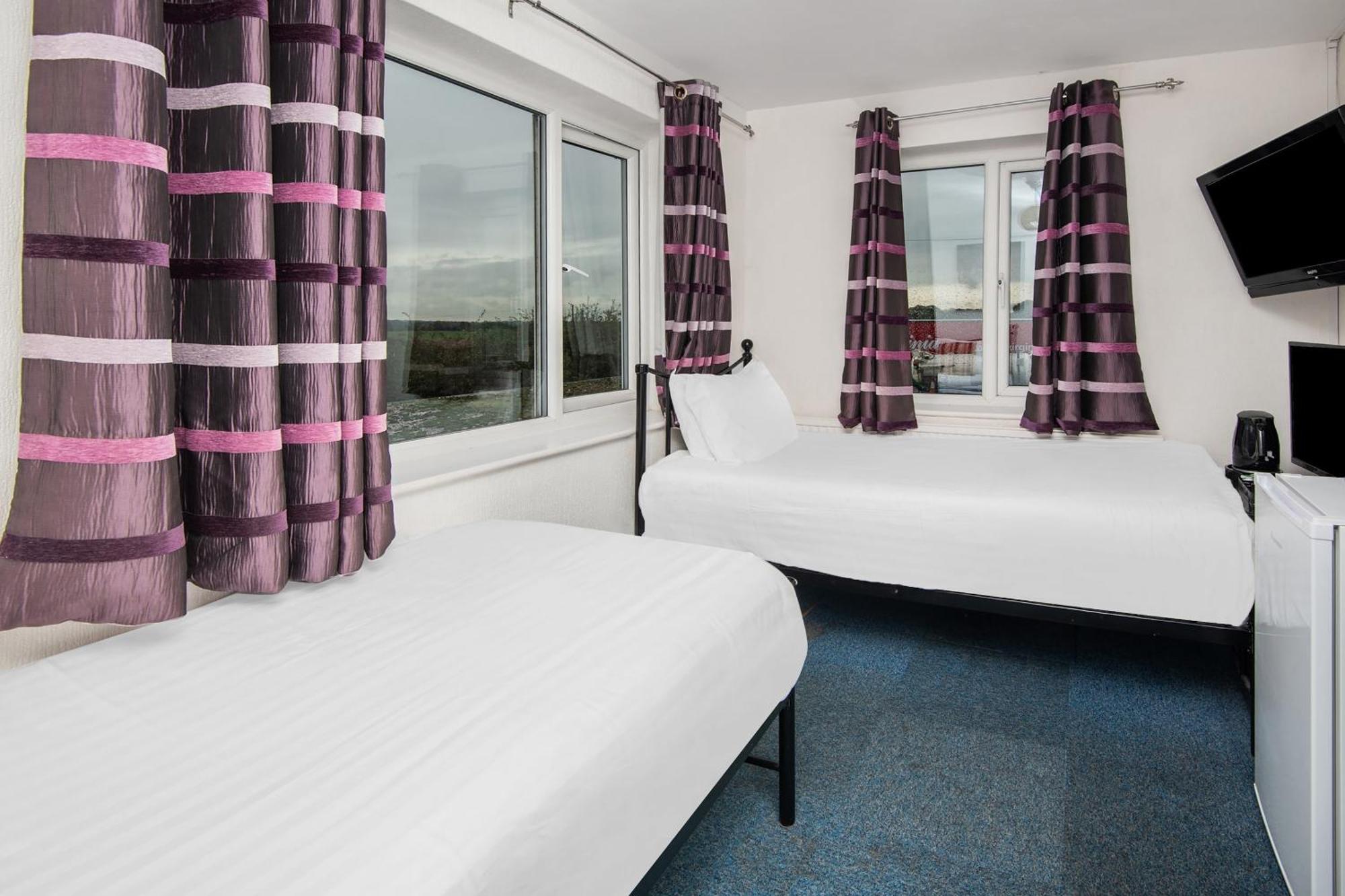 Chris'S Motel Стокенчерч Экстерьер фото